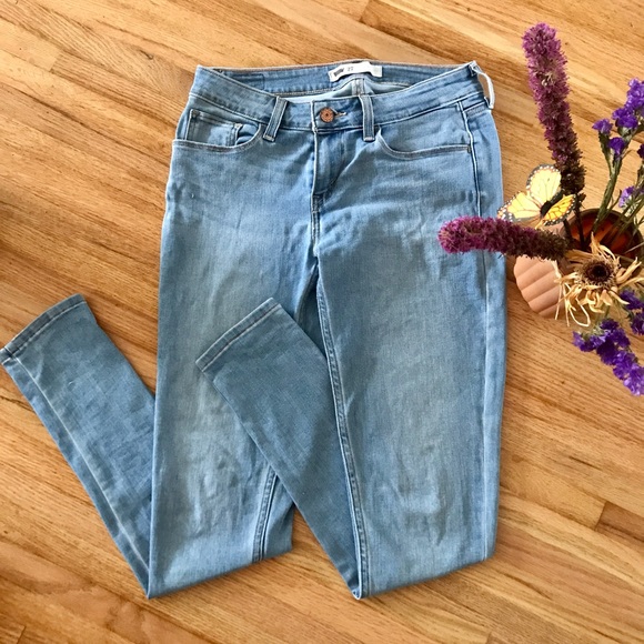 Levi skinny jeans πΈ - Picture 2 of 5